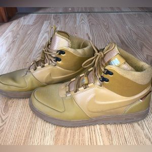 Men’s Nike size 11.5